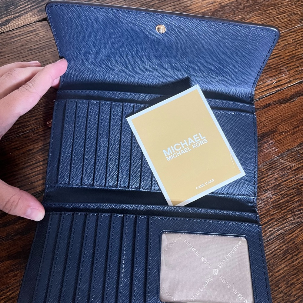 Michael Kors wallet - Picture 3 of 7